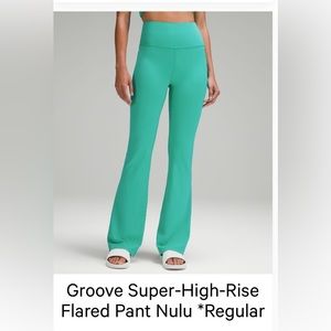 Lululemon Kelly green groove pants, flare